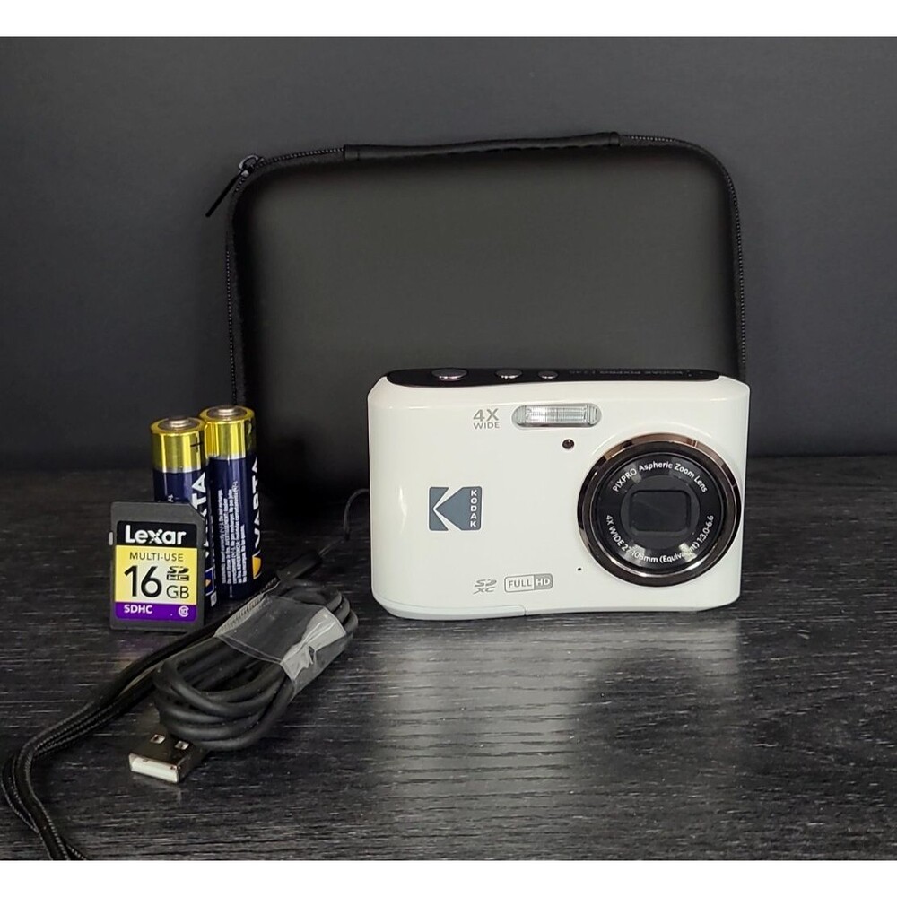 Kodak Pixpro FZ45 16MP HD Digital Camera White 16GB Bundle - Refurbished EX